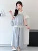 Conjunto de verão feminino fresco e estiloso estilo coreano, novo conjunto moderno de três peças com camisola de renda, blusa de manga curta e calça pantalona