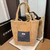 Bolso de Felpa Estampado de Leopardo para Mujer Gran Capacidad 2025 Nuevo Otoño e Invierno Versátil Bolso de Hombro de Felpa Bolso Tote para Viaje
