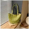 Bolso cubo de un solo hombro calado estilo coreano para mujer, nuevo modelo de verano 2026, bolso tote tejido dos en uno para vacaciones y viajes