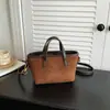 Colección de otoño transfronteriza nueva: bolso de hombro retro de gamuza para mujer, un bolso cruzado o de mano elegante y discreto para el día a día