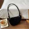 Bolsa Fofa Feminina 2026 Nova Outono Inverno Nicho Popular Estampa de Leopardo Ombro Único Bolsa de Axila Viagem Transversal Bolsa Chifre de Boi