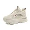 Sapatos de plataforma dad shoes para aumentar a altura, de comércio exterior transfronteiriço, para mulheres, tamanho pequeno, sapatos de malha, sapatos de corrida brancos de malha respirável versáteis para o verão
