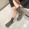 Botas para Mulheres 2025 Inverno Veludo Acolchoado Espesso Botas Pretas Fashionable Estilo Britânico Popular Versátil Slim Botas Curtas