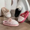 Pantuflas de Peluche de Oso de Dibujos Animados para Mujer, Ropa de Casa Otoño/Invierno, Calientes con Terciopelo Plus, Suela Gruesa, Antideslizantes, Lindas, Zapatillas de Algodón de Punta Cerrada