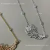 Colar de Pena de Pavão Elegante Estilo Francês Vintage de Alta Qualidade Bao Shi Jia com Diamantes, Banhado a Prata Ouro 18k