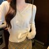 Suéter corto de manga larga estilo occidental para mujer, cárdigan de punto blanco con cuello en V y encaje, novedad de otoño e invierno de 2024.