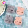 Nuevos accesorios de ropa de conejo de peluche lindos coreanos para ropa infantil accesorios para equipaje accesorios para colgar en el teléfono móvil accesorios rojos de moda al por mayor