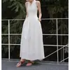 Vestido Off-White com Gola Halter, Sem Mangas, Cintura Marcada para Mulheres, Novo Estilo Verão 2026, Saia Longa com Barra Larga