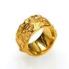 Anillo de Nuevo Estilo Lujo Ligero Nicho Textura Irregular Incrustado con Circonita para Mujer, Acero de Titanio Tendencia Hip-Hop Personalizado Joyería de Oro de 18K
