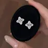 Brincos de flor de zircônia rosa com acabamento em prata e detalhes em diamante, joias requintadas para o dia a dia, brincos de nicho e estilosos para mulheres, um design popular e moderno