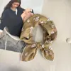 Pañuelo de Seda Pequeño Cuadrado Floral de Algodón para Primavera y Verano Estilo Japonés Margarita Negra Pañuelo Pequeño Estilo Coreano Estilo Mori Diadema para el Cabello de Niña