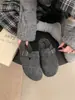 Zapatos tipo Birkenstock para mujer, feos pero lindos, que aumentan la altura, colección otoño/invierno 2026, forrados de felpa para abrigar, color gris, estilo retro de media zapatilla, zapatos esponjosos