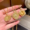 Pendente Ruyi Cinco Bênçãos Ouro Real 24K Galvanizado Retenção Forte de Cor Diamante Escovado Incrustado Roda da Fortuna e Prosperidade