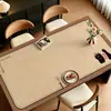 Jogo americano de mesa de jantar vintage com um toque de luxo leve e de alta qualidade, toalha de mesa de desenho animado, à prova d'água, à prova de óleo, lavável, base resistente ao calor, tapete protetor de alta temperatura
