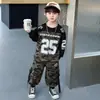 Conjunto de Sudadera Camuflada para Niños Primavera y Otoño 2026 Nuevo Elegante Rendimiento Atractivo Casual Ropa de Trabajo Conjunto de Dos Piezas para Niños Pequeños