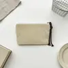 Nova porta-moedas de veludo cotelê com bolinhas, uma bolsa portátil para batom e maquiagem para mulheres, apresentando um design fofo e grande capacidade de armazenamento.