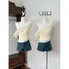 Temperamento Doce e Gentil, Blusa de Ruffles Bicolor com Design Assimétrico no Ombro