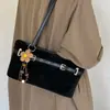 Bolso grande de mujer estilo retro, nuevo modelo de otoño 2026, bolso de hombro de alta gama para el día a día, bolso de axila moderno y versátil