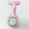 Popular Reloj de Pulsera Redondo para Enfermera con Transferencia de Agua y Estampado Colorido, Correa de Silicona, Reloj de Moda Universal para Estudiantes Mujeres, Esfera al por Mayor
