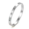 Pulseira de Aço Titânio Que Não Desbota, Pulseira Feminina de Aço Inoxidável com Superfície Espelhada e Cravação de Diamantes, Pulseira com Fecho, Luxo Leve Europeu e Americano, Atacado do Fabricante