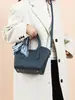 Bolso de Moda de Cuero de Vaca de Primera Capa con Patrón de Lichi Simple Bolso Cubo Piel Genuina Bolso de Hombro Cruzado de Lujo Ligero con Bufanda para Mujer
