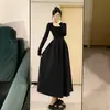 Vestido Preto de Manga Longa Hepburn para Mulheres, Estilo Verão, Primavera e Outono, Gola Quadrada, Elegante Costura Linha A, Saia com Barra Ampla, Vestido Longo de Alta Qualidade