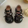 Zapatos de charol con lazo para niña, estilo coreano, nuevos para Primavera y Otoño 2025, zapatos de piel con punta redonda, estilo princesa, zapatos de moda para niños