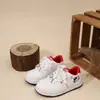 Zapatillas Deportivas Infantiles 2026 Primavera Nuevo Estilo Tenis Casuales para Niños Modernos Versátiles Zapatillas Suaves para Niñas Zapatos de Entrenamiento Alemanes Gato Jingle