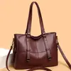 Bolsa de mão feminina de couro macio de alta qualidade transfronteiriça 2025 novo modelo simples retrô para o dia a dia bolsa de ombro crossbody de grande capacidade