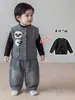 Roupa de inverno para meninos: suéter de tricô, colete de cordeiro para bebê, camiseta interna com forro de fleece e calça jeans estilosa para um look de inverno da moda