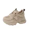 Zapatos de Padre Blancos con Grulla de Almohada Suela Gruesa Aumentadores de Altura Interna para Mujer 2026 Estilo Nuevo Aumentadores de Altura 8CM Transpirables Zapatos Deportivos Casuales Sueltos