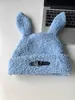Gorro de punto de lana de cordero fresco de nicho con orejas de conejo para mujer, otoño e invierno, protección cálida para las orejas, lindo cierre de corazón, gorro de punto y2k