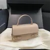 Bolsa pequena com textura retrô feminina 2026 nova moda francesa bolsa de ombro única versátil novo produto bolsa de mão bolsa transversal pequena quadrada