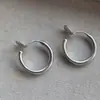 Um Essencial para Rostos Quadrados e Redondos: Brincos de Clipe Circulares Foscos Simples Sem Furos na Orelha, com um Estilo Cool e Minimalista, Brincos da Moda e de Alta Qualidade