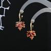 Novos Brincos de Ano Novo em Formato de Folha de Bordo, Fabricação Customizada de Fábrica com Designs de Amostra, Estilo de Luxo Leve, Modernos e Versáteis