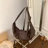 Bolsa de ombro estilo novo transfronteiriço, casual e versátil, grande capacidade, couro macio retrô, bolsa plissada formato bolinho, bolsa transversal, bolsa formato chifre