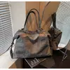 Bestseller transfronterizo, bolso tote de lujo ligero con detalles de remaches, gran capacidad, elegante bolso de hombro para el trabajo, bolso cruzado retro casual para motocicleta