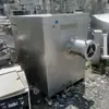 Máquina picadora de ossos de frango congelado totalmente automática usada, moedor de placa de carne congelada grande, máquina de fazer recheio para almôndegas com cabeça de leão