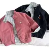 Chaqueta de Dibujos Animados para Niños Marca de Moda para Hombres Nuevo Estilo Primavera/Otoño 2026 Cárdigan Cuadros para Niños Pequeños Chaqueta con Cremallera para Bebé Niña Elegante
