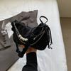 Estilo coreano texturizado estilo ocidental pequena bolsa feminina 2024 nova moda casual crossbody bolsa verão plissado bolsa de ombro