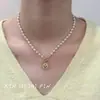 Elegante Collar con Colgante de Botón de Cierre de Perla Estilo Francés, Lujo Ligero, Cadena de Suéter de Moda y Versátil para Otoño e Invierno