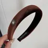 Diadema de Terciopelo de Corona Alta para Otoño e Invierno para Mujer, Diadema Trenzada Dentada, Diadema Simple y Elegante con un Toque de Lujo, Accesorio para el Cabello para Lavarse la Cara