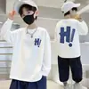 Camiseta de Manga Longa 100% Algodão para Meninos Outono Crianças Solta Gola Redonda Média e Grande Camiseta Básica para Meninos Roupas Casuais para Crianças