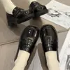 Sapatos casuais femininos de couro estilo Lolita JK 2026 outono novos sapatos de uniforme bico quadrado pequeno couro envernizado estilo japonês sapatos de salto baixo