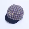 Gorra de Béisbol de Estilo Nuevo con Visera Corta para Bebés, Sombrero de Sol para Primavera y Verano para Niños de 1 Año, Gorra Versátil de Moda a Rayas y Cuadros