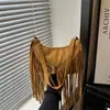 Nova Bolsa Transversal Suede Estilo Boêmio 2026 com Franjas, Tendência, Elegante e Design Único de Rebites
