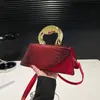Bolsa de Mão Feminina Única Linda Bolsa de Ombro Outono 2024 Nova Bolsa Quadrada Pequena de Design Nicho Bolsa Transversal Estilo Ocidental