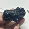 Uma variedade de peças de mão de madeira preta de couro, ornamentos de escultura em ébano, presentes artesanais, escultura em madeira maciça, bola de cuidados com a saúde corajosa e outros atacado