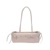 Bolso tipo baguette con lazo Bolso de nicho para mujer Colgante de corazón Bolso de axila Chica dulce Versátil para el día a día Bolso de un solo hombro Cruzado