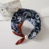 Bufanda Cuadrada Pequeña de Lujo Ligero Francés Primavera y Verano Collar de Perlas Hebilla Magnética Bufanda de Seda Perezosa Bufanda para Cuello de Mujer Cadena para Clavícula Bufanda